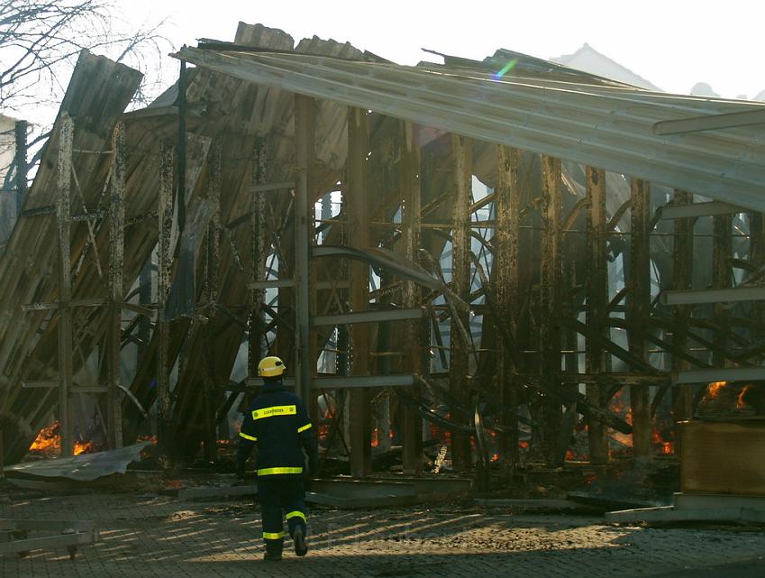 Grossbrand Holzlager Siegburg Industriestr P067.JPG